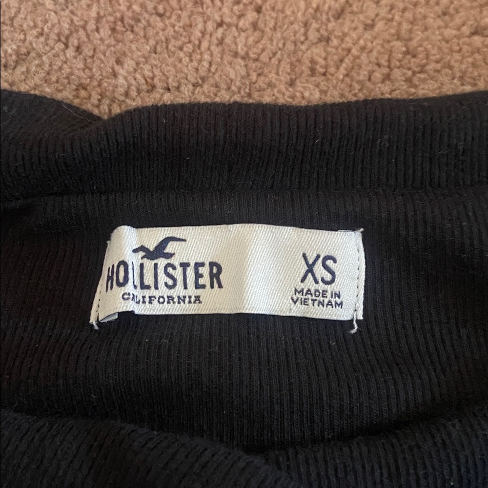 Hollister Black Ribbed Top - Picture 2 of 3